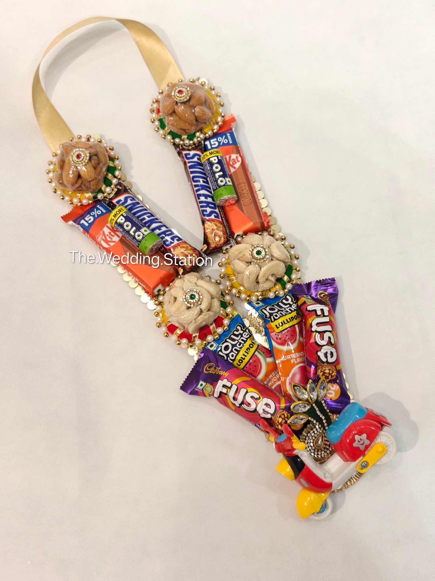 Holi- Garlands and Hampers