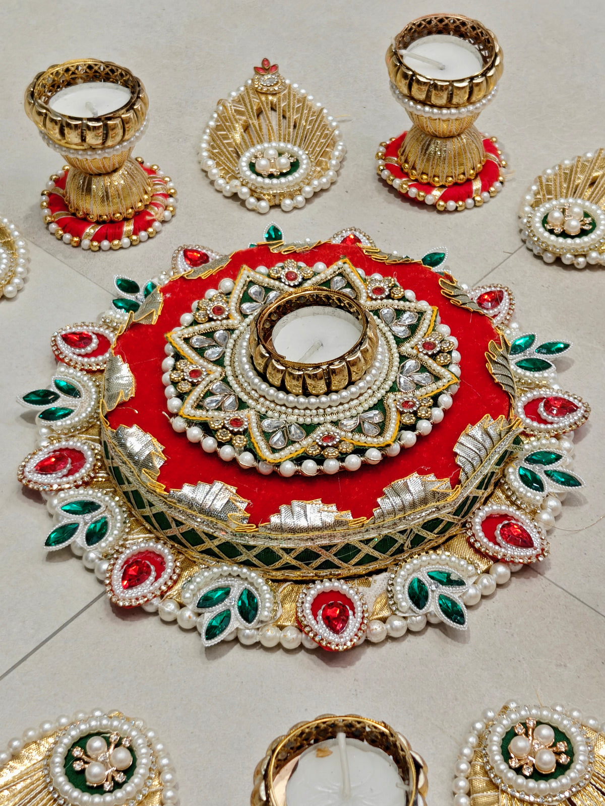 Red & Green Kundan Leaf Border Rangoli Set with Tealight Holders