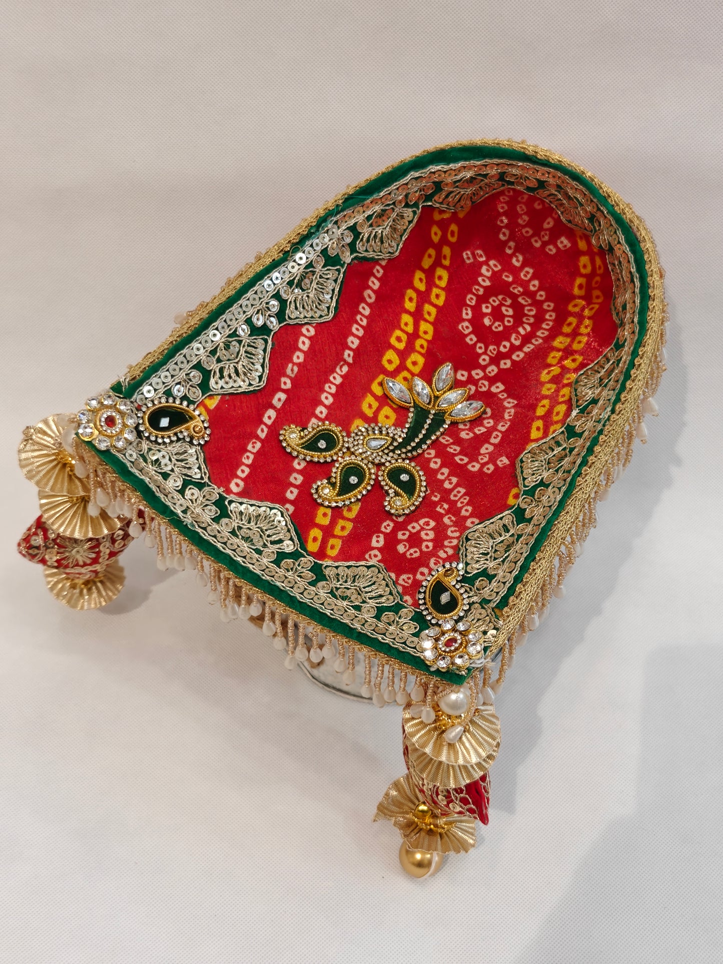 Handcrafted small soupda with green border, red bandhani print interior, kundan peacock motifs and fan tassels — Indian bridal ceremony tray 8x7 inch
