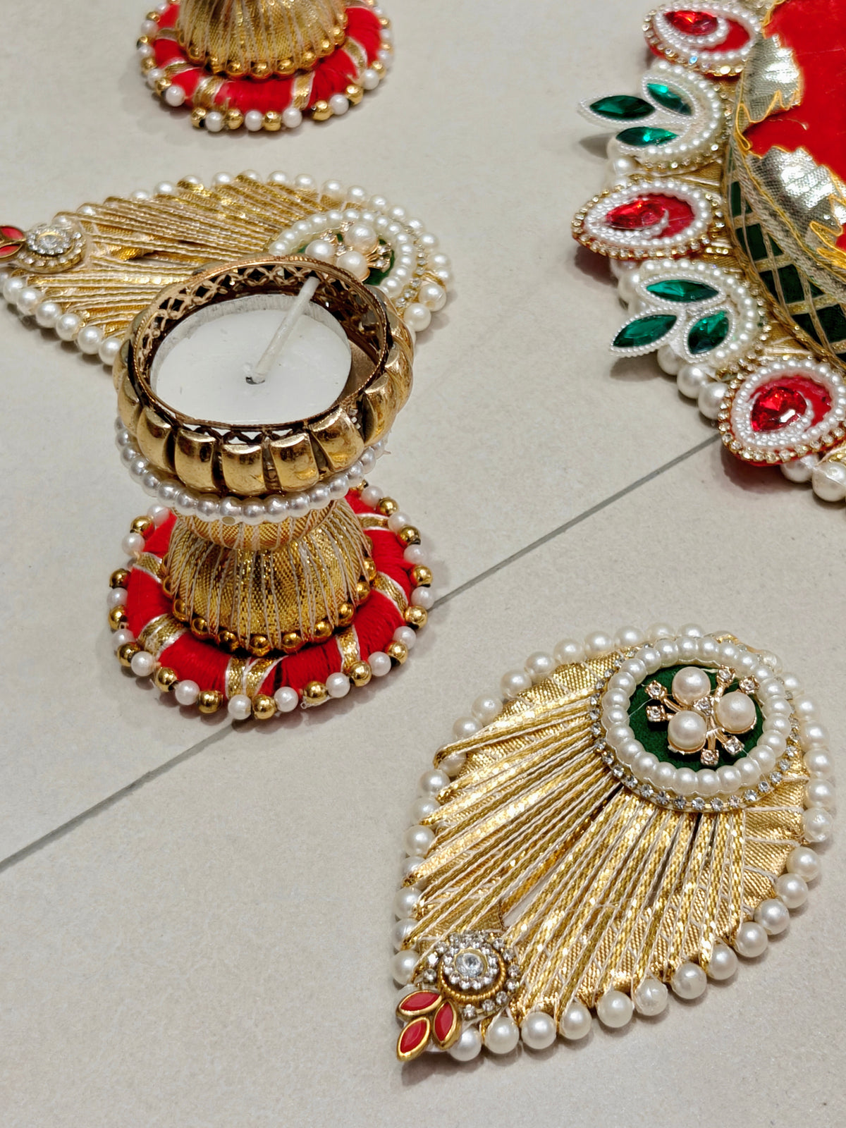 Red & Green Kundan Leaf Border Rangoli Set with Tealight Holders