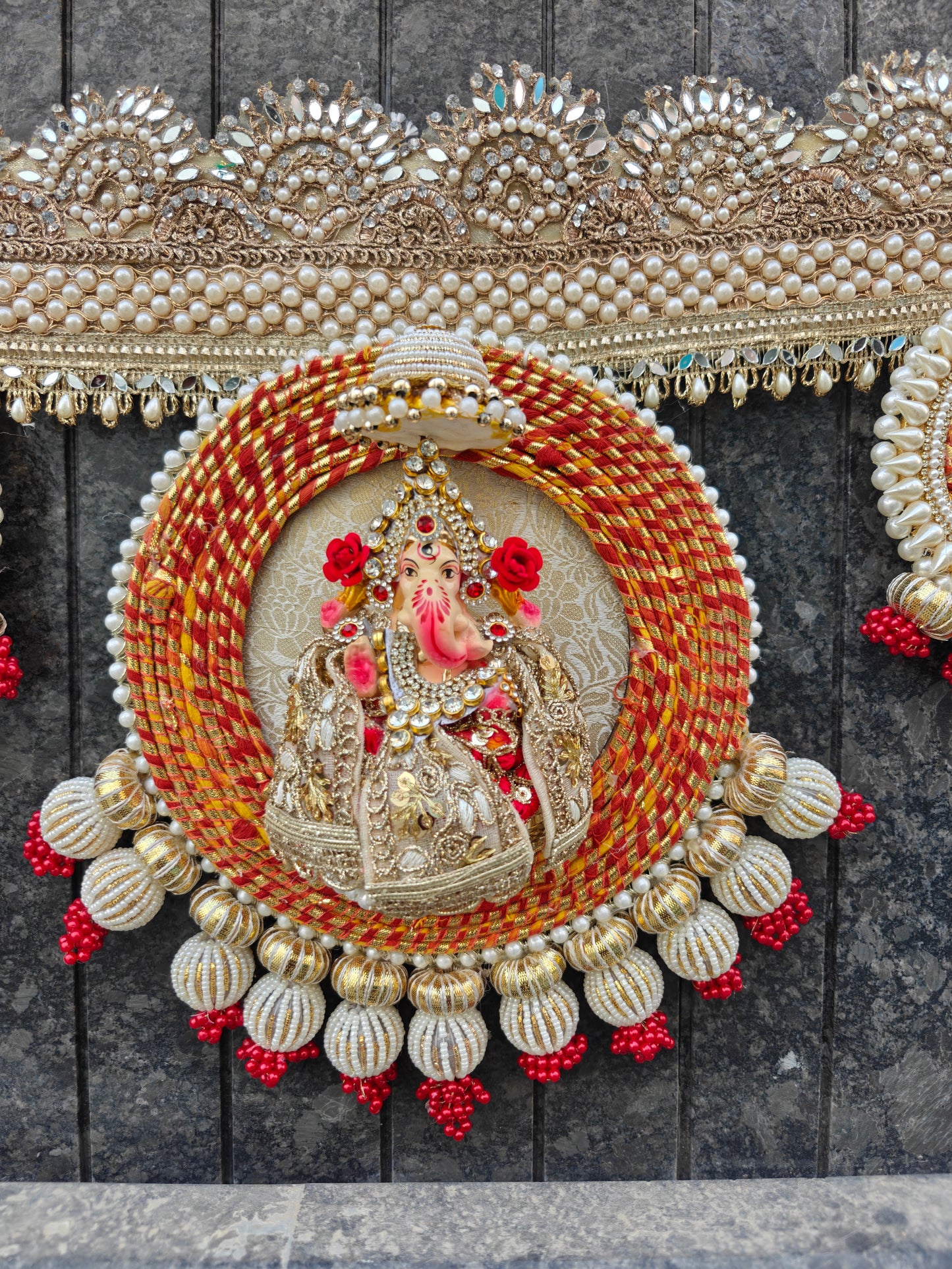 Ivory Ganesh Idol Medallion Bandhanwar with Kundan Border & Bead Tassels – 40 Inch